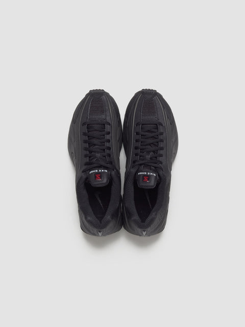 Shox R4 Sneaker in Black & Bright Crimson