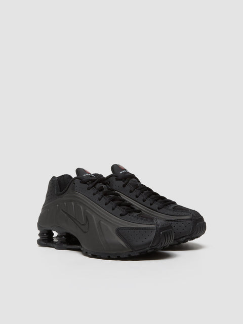 Shox R4 Sneaker in Black & Bright Crimson