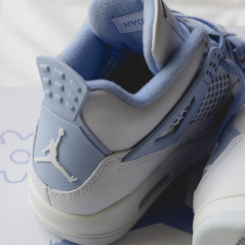 Wmns Air Jordan 4 Retro