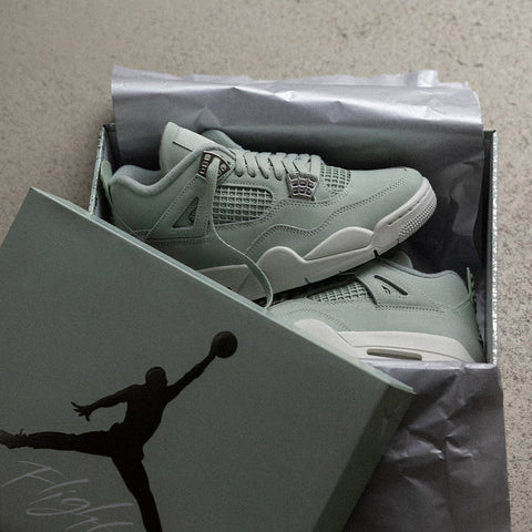 Wmns Air Jordan 4 Retro
