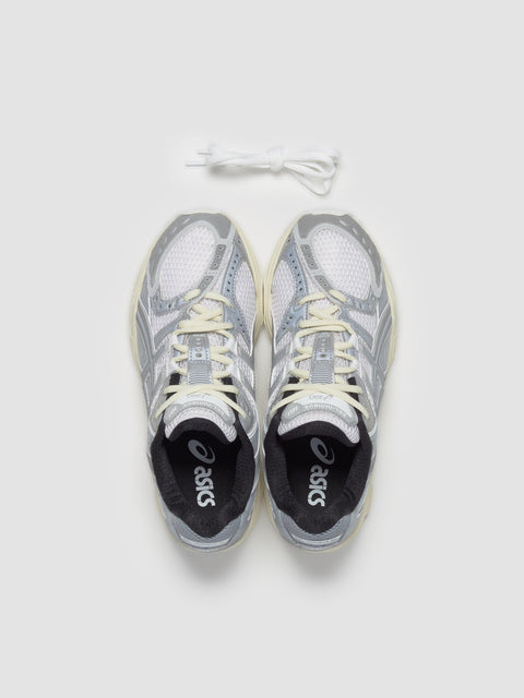 x MIN-NANO GEL-NIMBUS 10.1 Sneaker in White & Sheet Rock