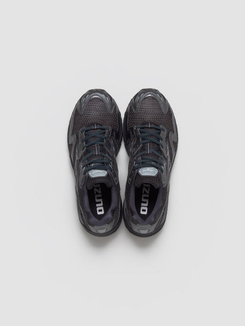 Wave Rider 10 Sneaker in Black Sand & Metallic Gray