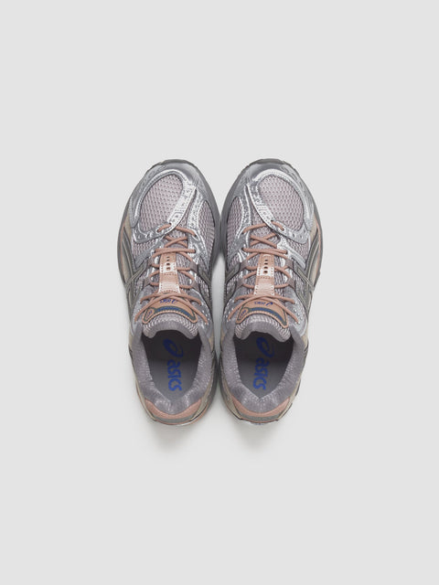 GEL-NIMBUS 10.1 Sneaker in Moonrock & Truffle Grey