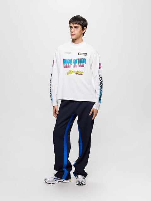 Wave Rider 10 Sneaker in White & Silver