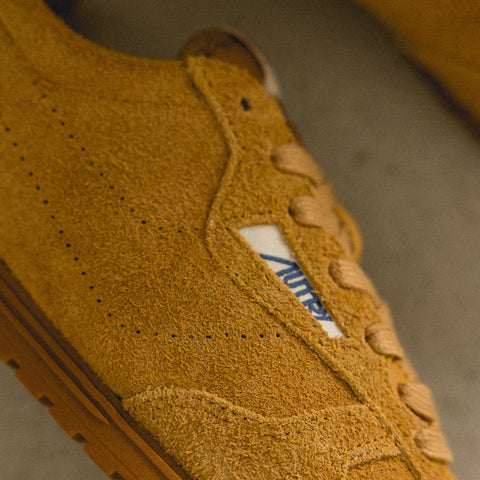 Windspin W *Perforated / Suede*