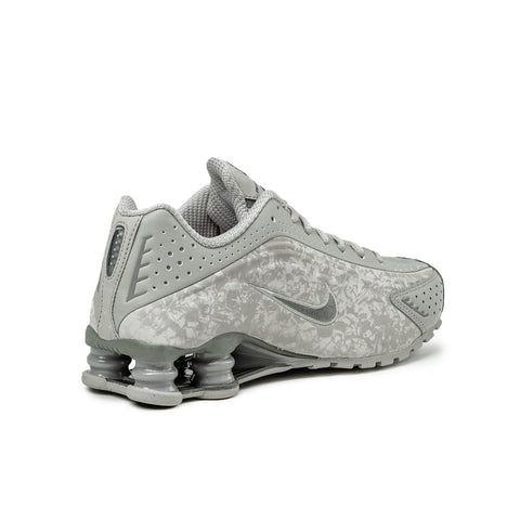 Wmns Shox R4