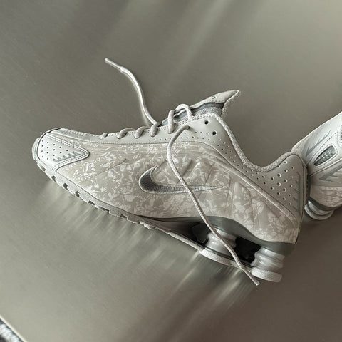 Wmns Shox R4